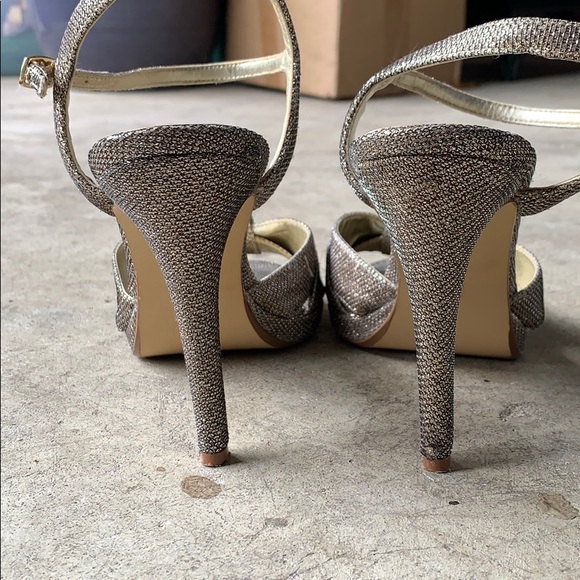 Silver Sparkly Tie Heel - Picture 4 of 5